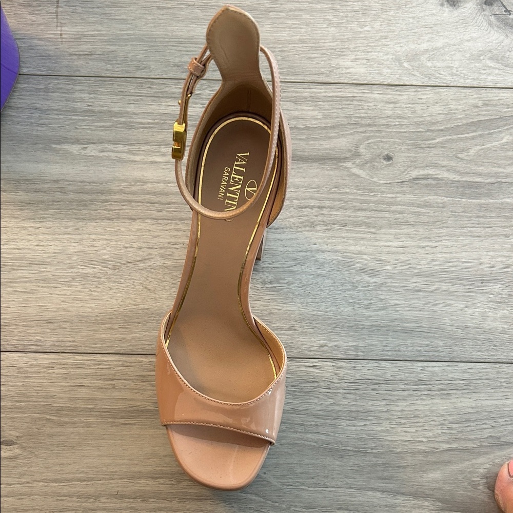 ONE SINGLE SHOE Valentino Tan-Go 155 Patent Platform Heel RIGHT HEEL ONLY 37 1/2 - Picture 2 of 8